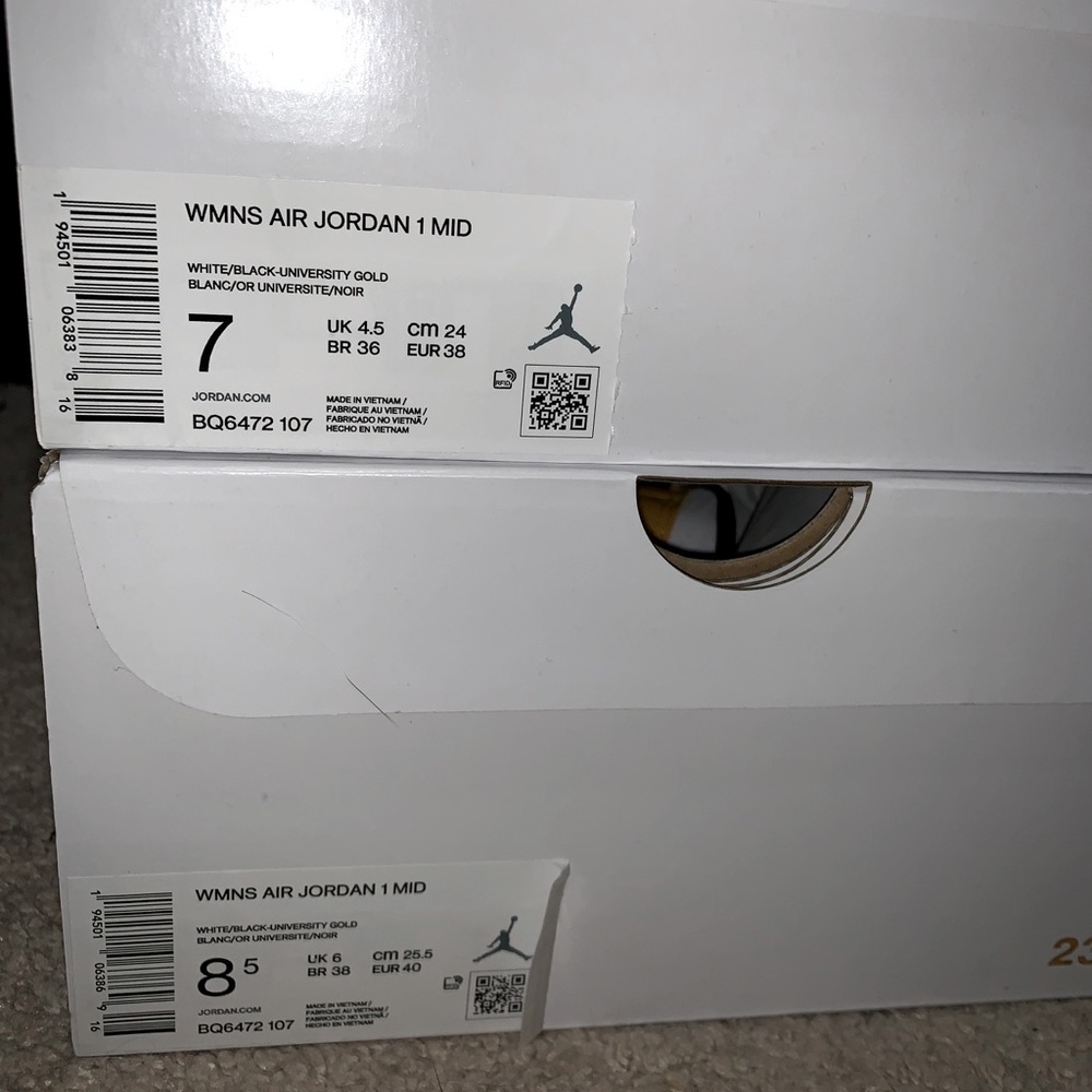 Air Jordan 1 Mid - Picture 7 of 9